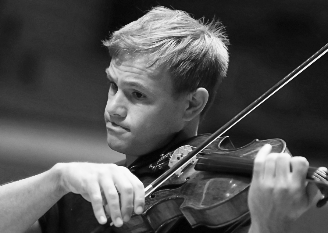 小提琴演奏家：阿米哈·格罗斯兹